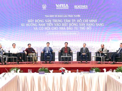 Các diễn giả tham gia phiên tọa đàm tại hội thảo sáng 26-11